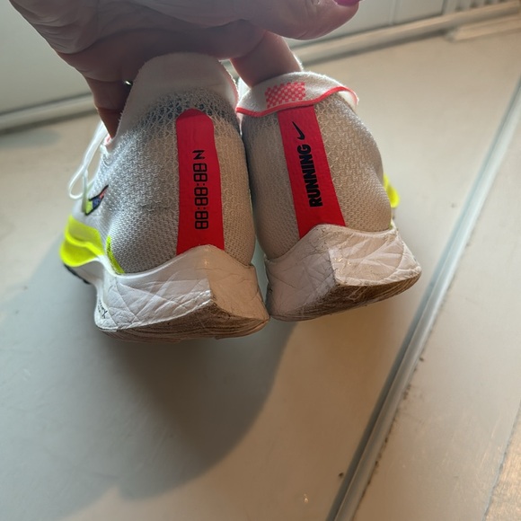 NIKE ZOOMX - Picture 3 of 6